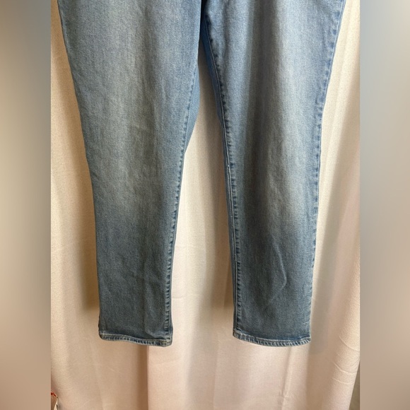 Women's Seven7 Plus Size 16 Light Wash Straight‎ Jeans EUC 0405 - Picture 3 of 11